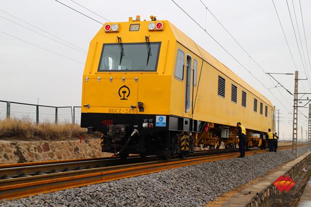 铁路装备提前完成全年机械换轨任务